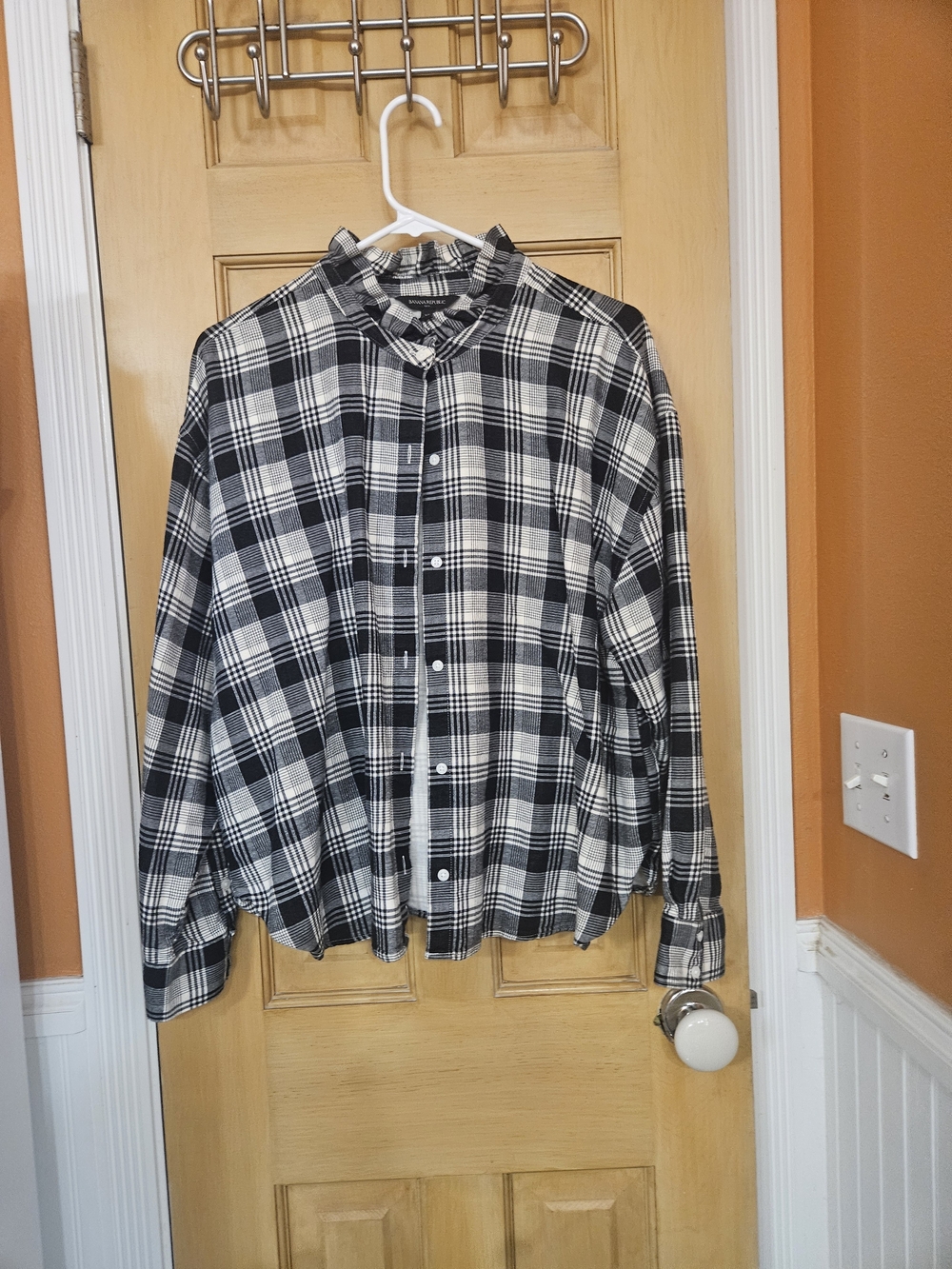 Banana Republic Black & Cream Blouse Women's Flannel Blouse W/ruffle Collar